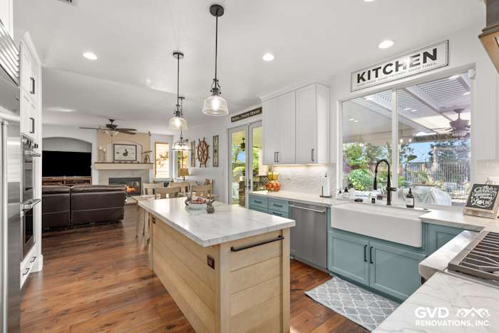 Modern kitchen with elegant Fieldstone cabinetry, MSI Denali White Quartzite countertops, and a large island in Roseville
