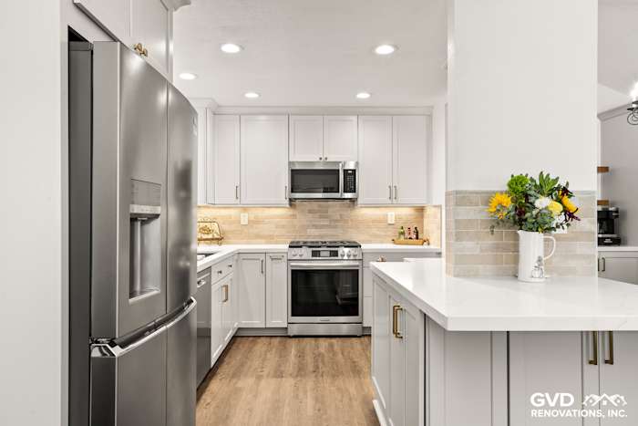 Modern kitchen remodel in Roseville, featuring Waypoint cabinets, Vadara Naurelle countertops, and MSI Brickstone Ivory