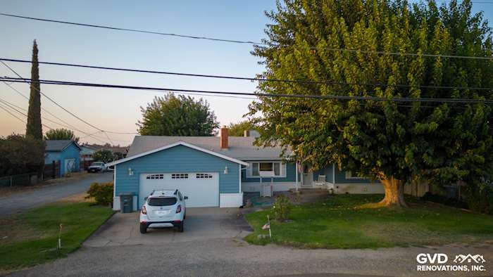 Modern home exterior featuring newly installed blue Alside Prodigy vinyl siding in Yuba City