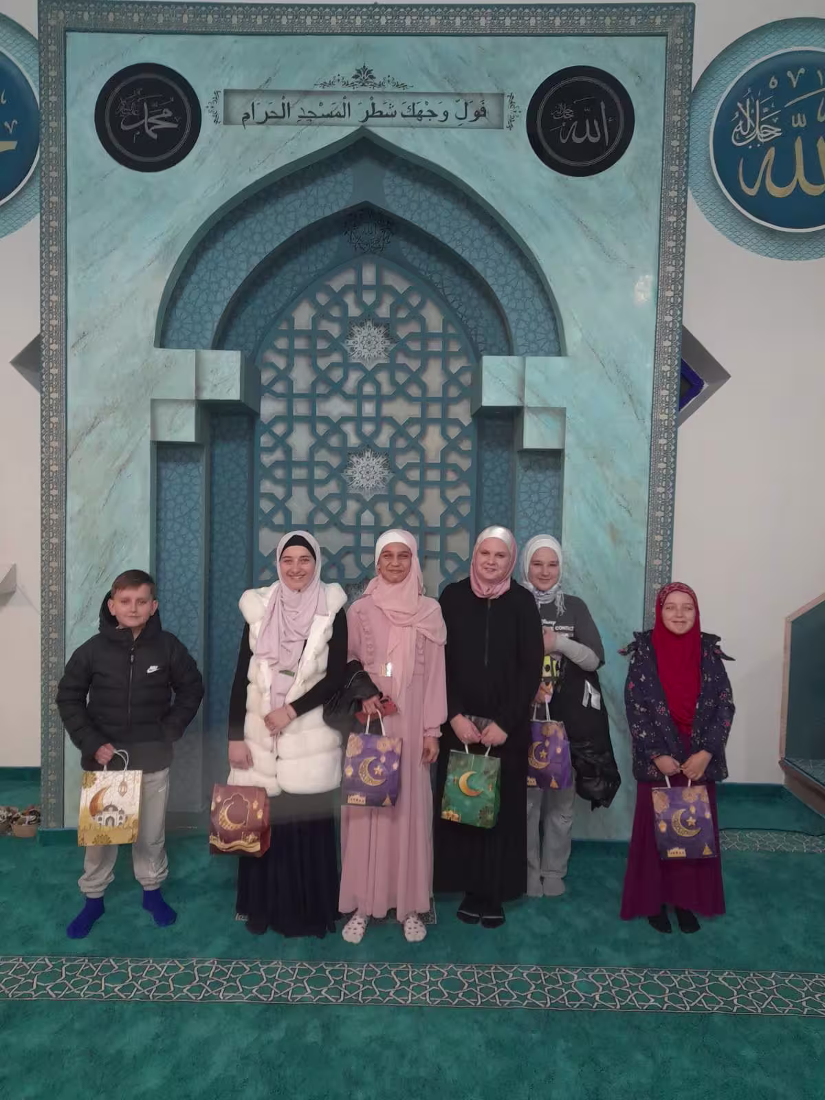 Humanitarno udruženje "Živinički Hunjer" nastavlja širiti sreću među najmlađima! Jučer smo svojim poklonima obradovali mališane iz džemata Orašje Dubrave. Njihov osmijeh i radost najveća su nam motivacija da nastavimo dalje.