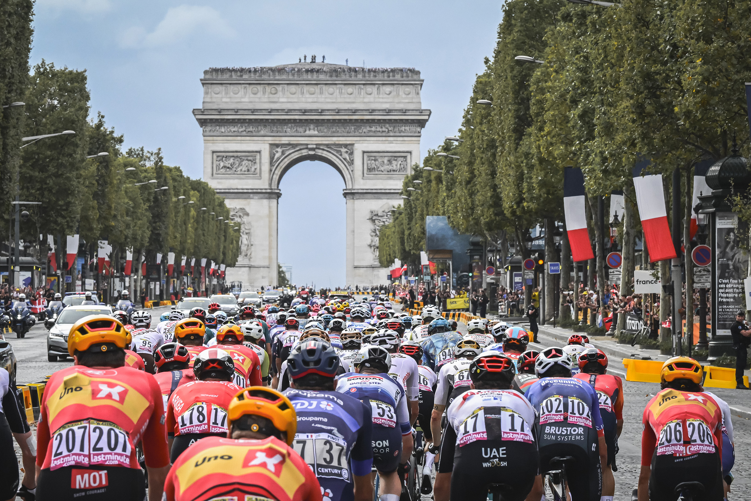 The Tour's now traditional finish line, on the Champs-Élysées, was introduced in 1975. Photography by: A.S.O. / Pauline Ballet