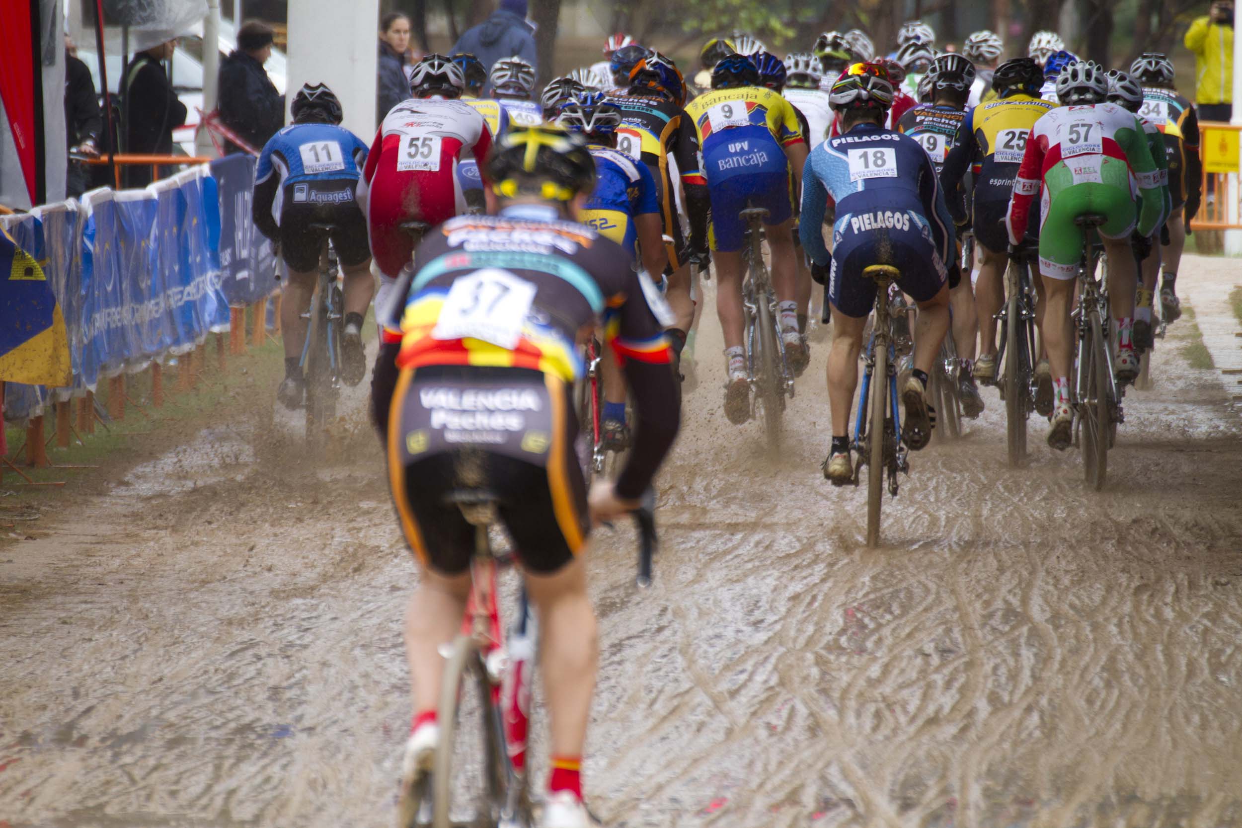 Cyclocross workouts. Photography by: FCG / Shutterstock