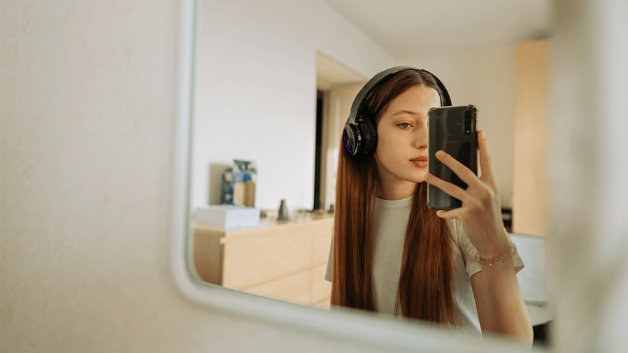 Young-woman-taking-a-mirror-selfie-with-a-phone