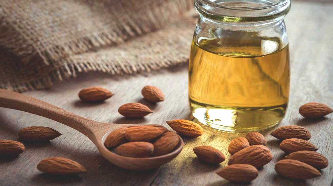 almond-oil-and-almonds-1296x728