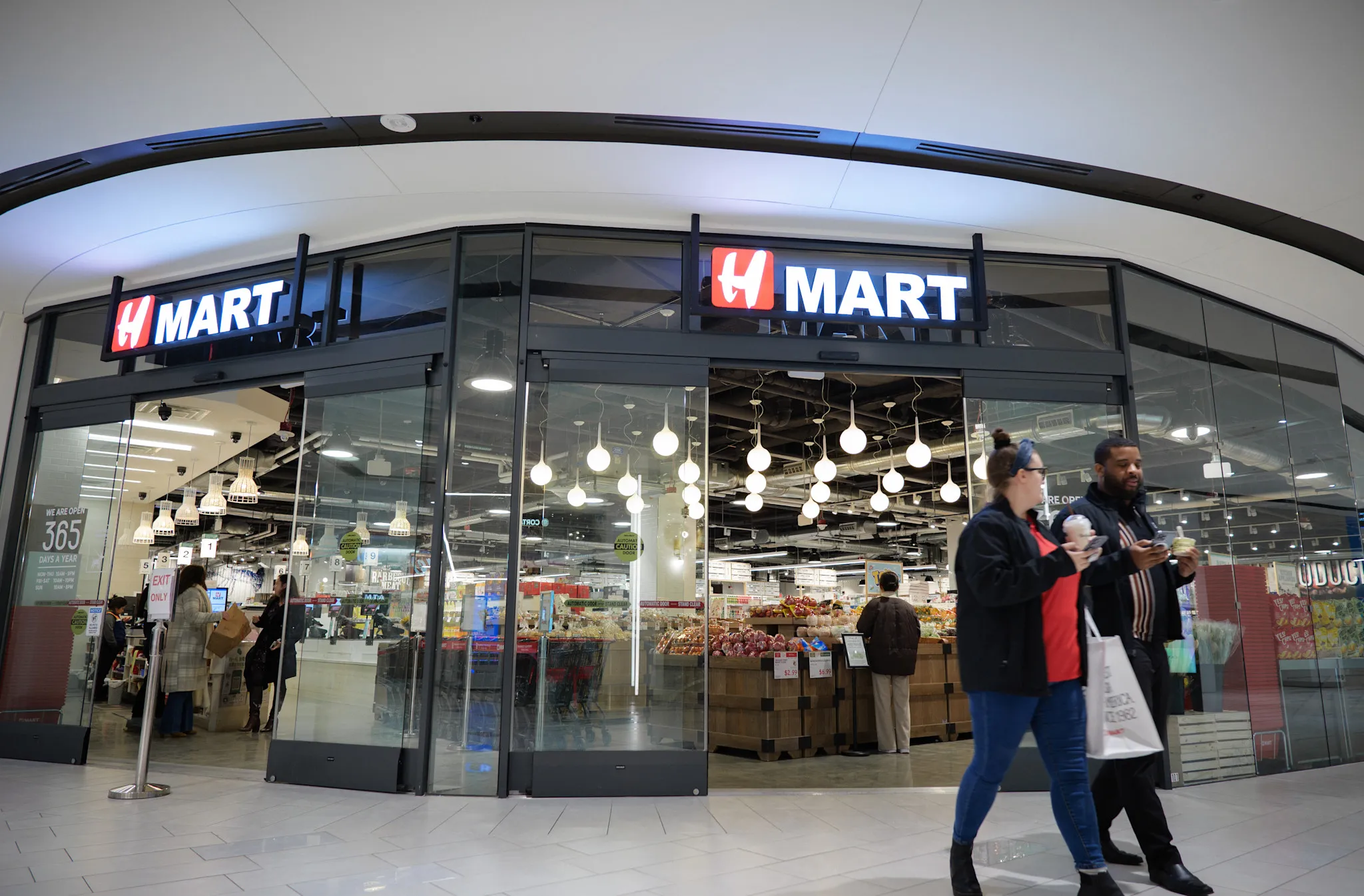 restaurants-in-east-rutherford-nj-food-court-at-american-dream