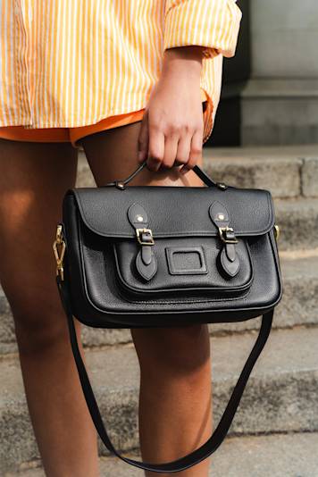 トートバッグ JW ANDERSON Black Leather Jwa Corner Shopping Bag Black Corner Tote by JW Anderson on Sale
