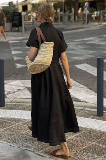 Massimo DuttiーPoplin midi dress with elasticated waistband Poplin midi dress with elasticated waistband · Burgundy