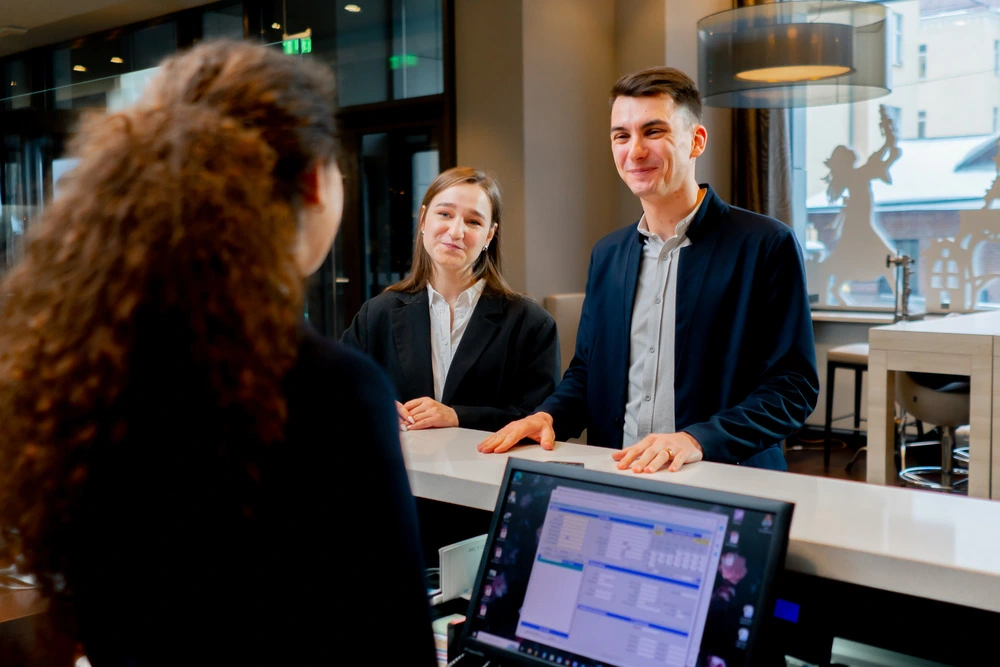 the-receptionist-at-the-counter-meets-guests