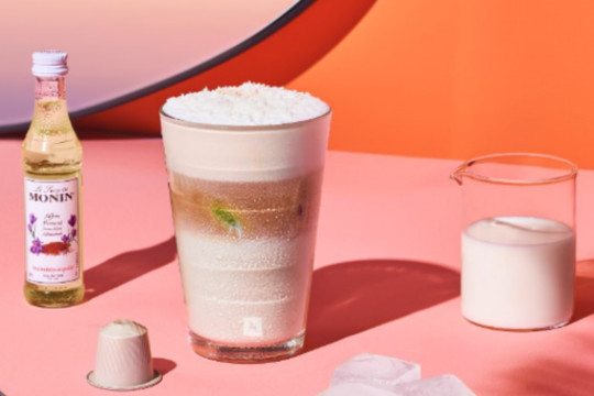 Sfeerfoto Nespresso Exotic Tropical Coconut Flavour Macchiato over Ice