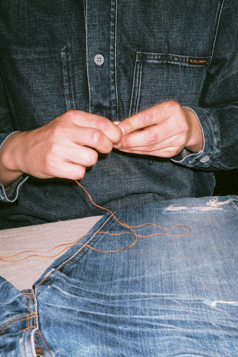 How to repair your jeans using a Nudie Jeans repair kit. Nudie Jeans