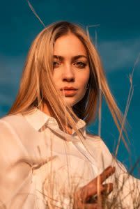 attractive-beautiful-beauty-1906815klein