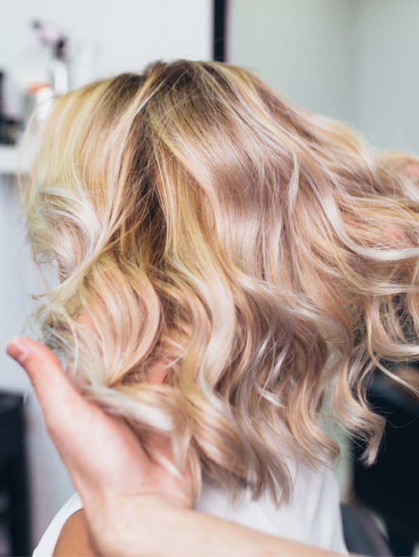 Frau mit blonden Haaren