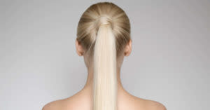 Ponytail Extensions bei einer Blondine
