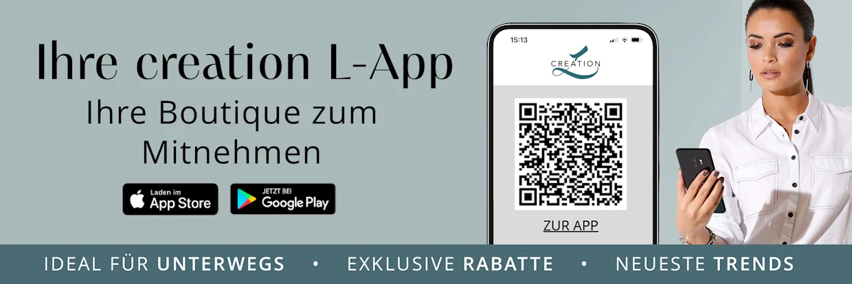 Auf einem türkisen Hintergrund ist ein Model zu sehen und ein Handy mit einem QR Code. Hier kann man den Code scannen, um sich die App von creation L herunter zu laden. Auf einem türkisen Hintergrund ist ein Model zu sehen und ein Handy mit einem QR Code. Hier kann man den Code scannen, um sich die App von creation L herunter zu laden.