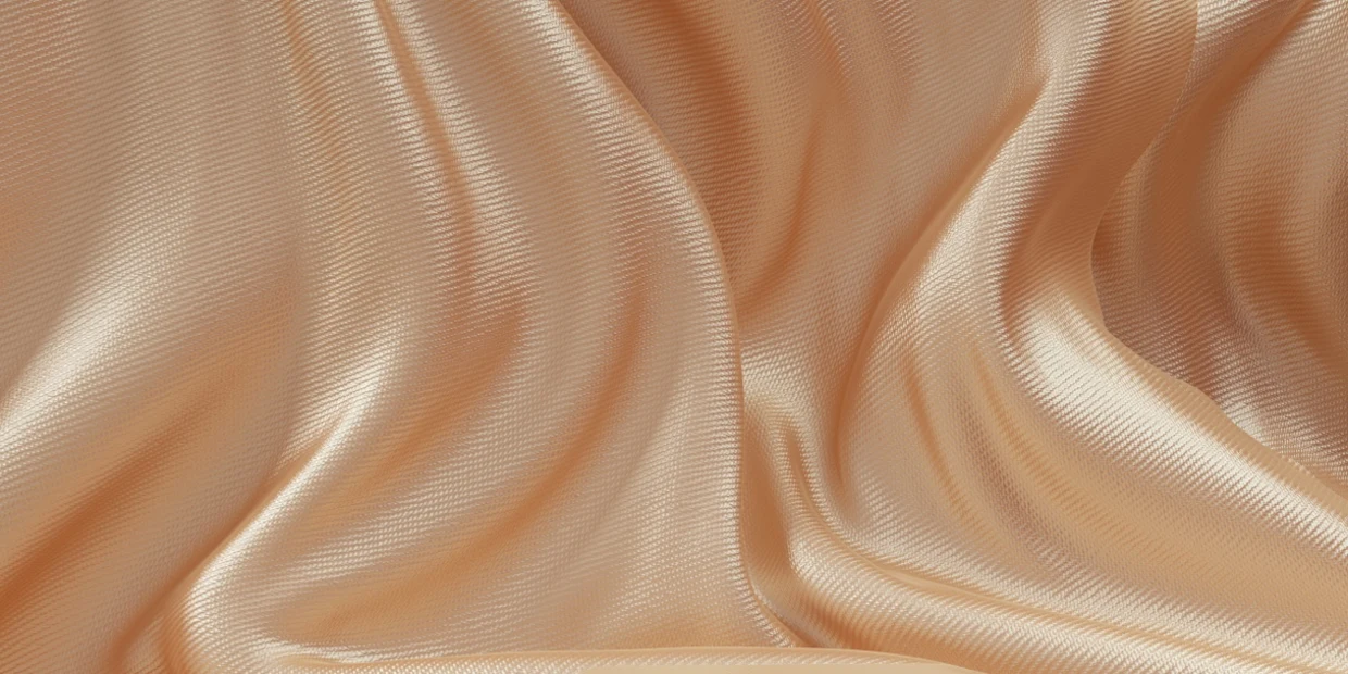 Glänzender, beigefarbener Satin-Stoff mit weichen Falten und eleganter Textur.