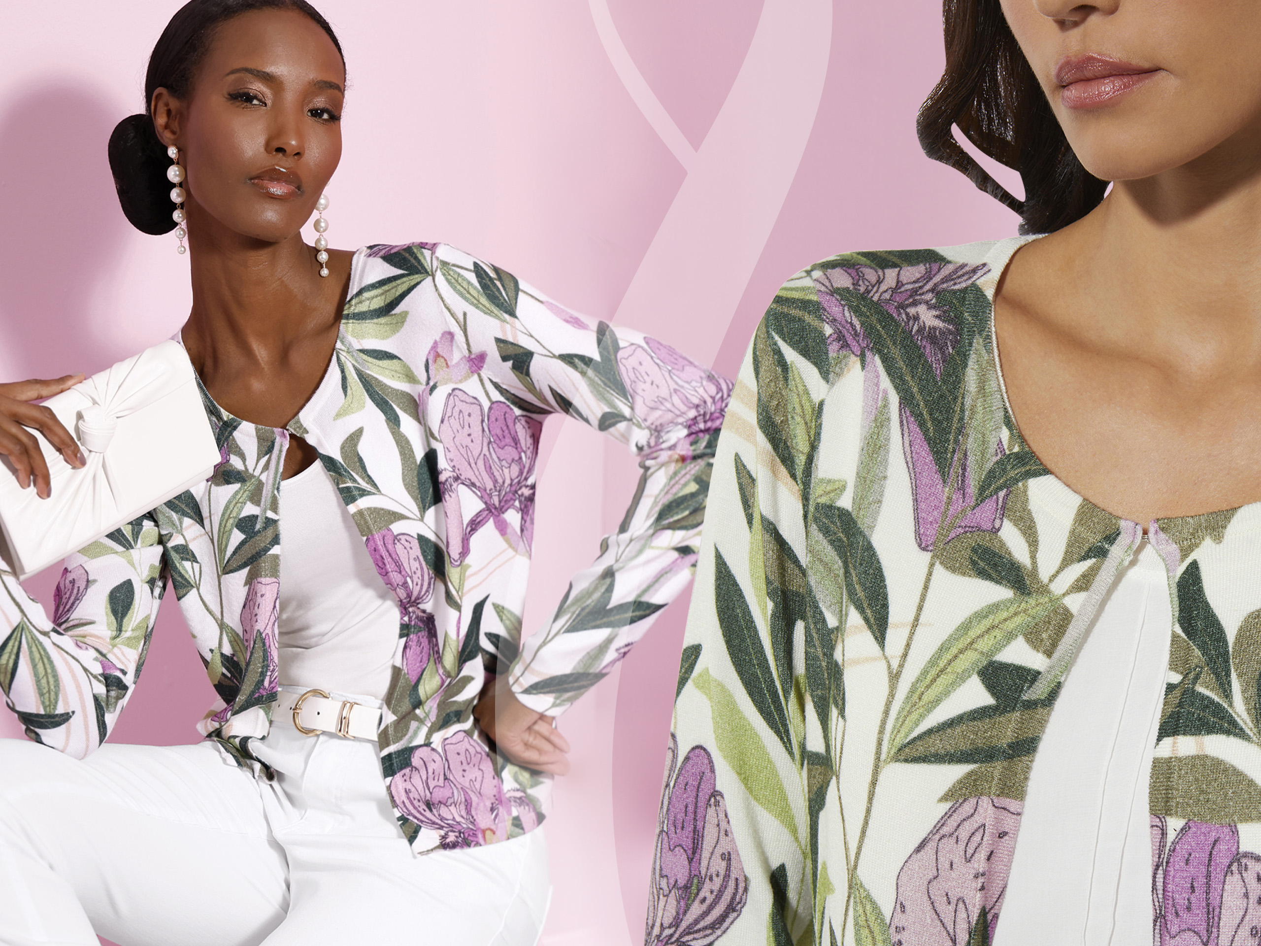 Zwei Models tragen eine weiße Jacke mit lila-grünem Blumenmuster, kombiniert mit weißen Oberteilen vor rosa Hintergrund.