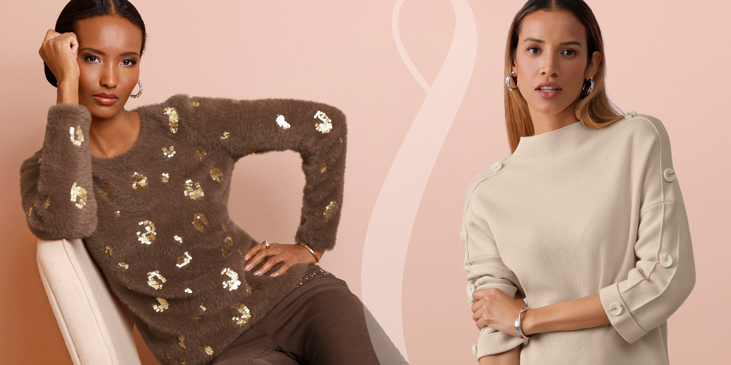 Zwei Models, links mit braunem Pullover und goldenen Pailletten, rechts mit hellem Pullover und Knopfdetails an den Ärmeln.
