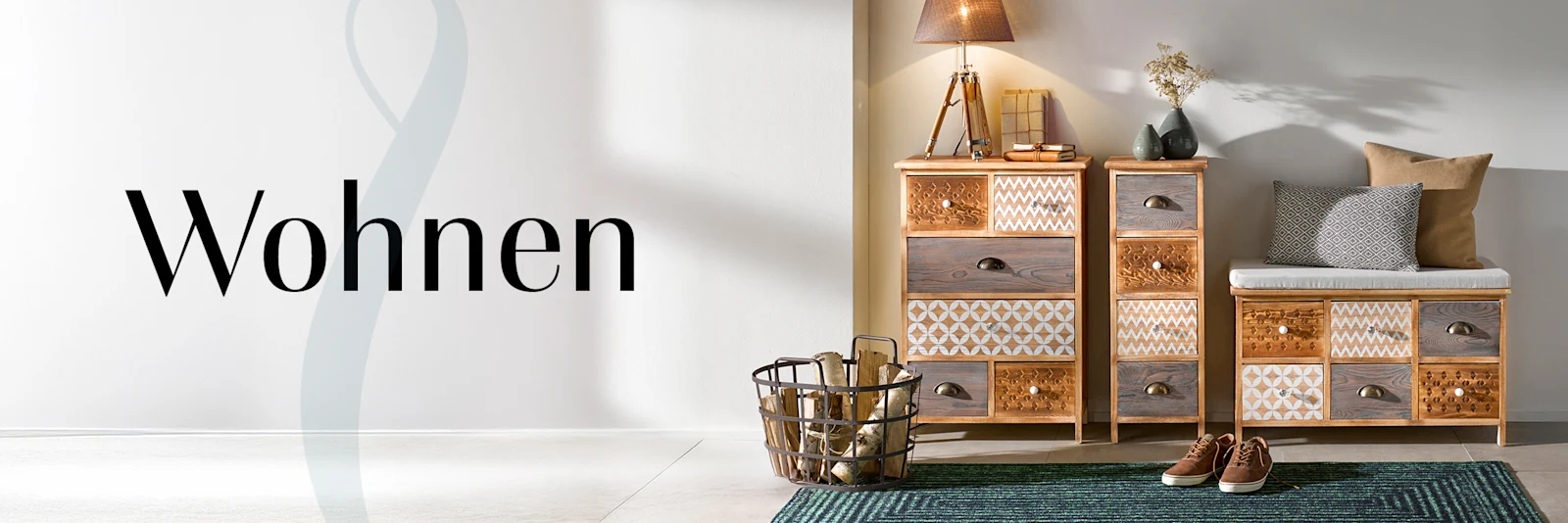 Links steht das Wort Wohnen. Rechts daneben sieht man einen Wohnraum mit Garderobe. Links steht das Wort Wohnen. Rechts daneben sieht man einen Wohnraum mit Garderobe.