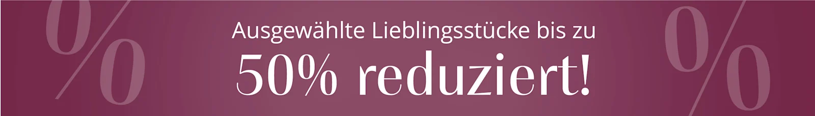 Ein Model trägt ein fliederfarbenes Spitzenoberteil und auffällige Ohrringe, im Vordergrund steht der Schriftzug 'SATTE Rabatte' und ein großes Prozentzeichen.