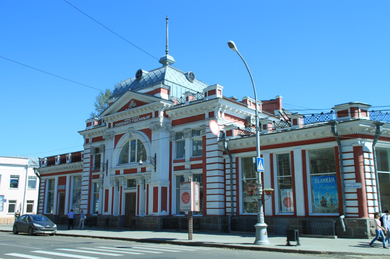 Facade of the Cinema Khudozhestvenny, Irkutsk