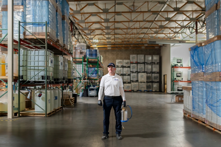 How To Choose The Right Pest Control Business Model featured image