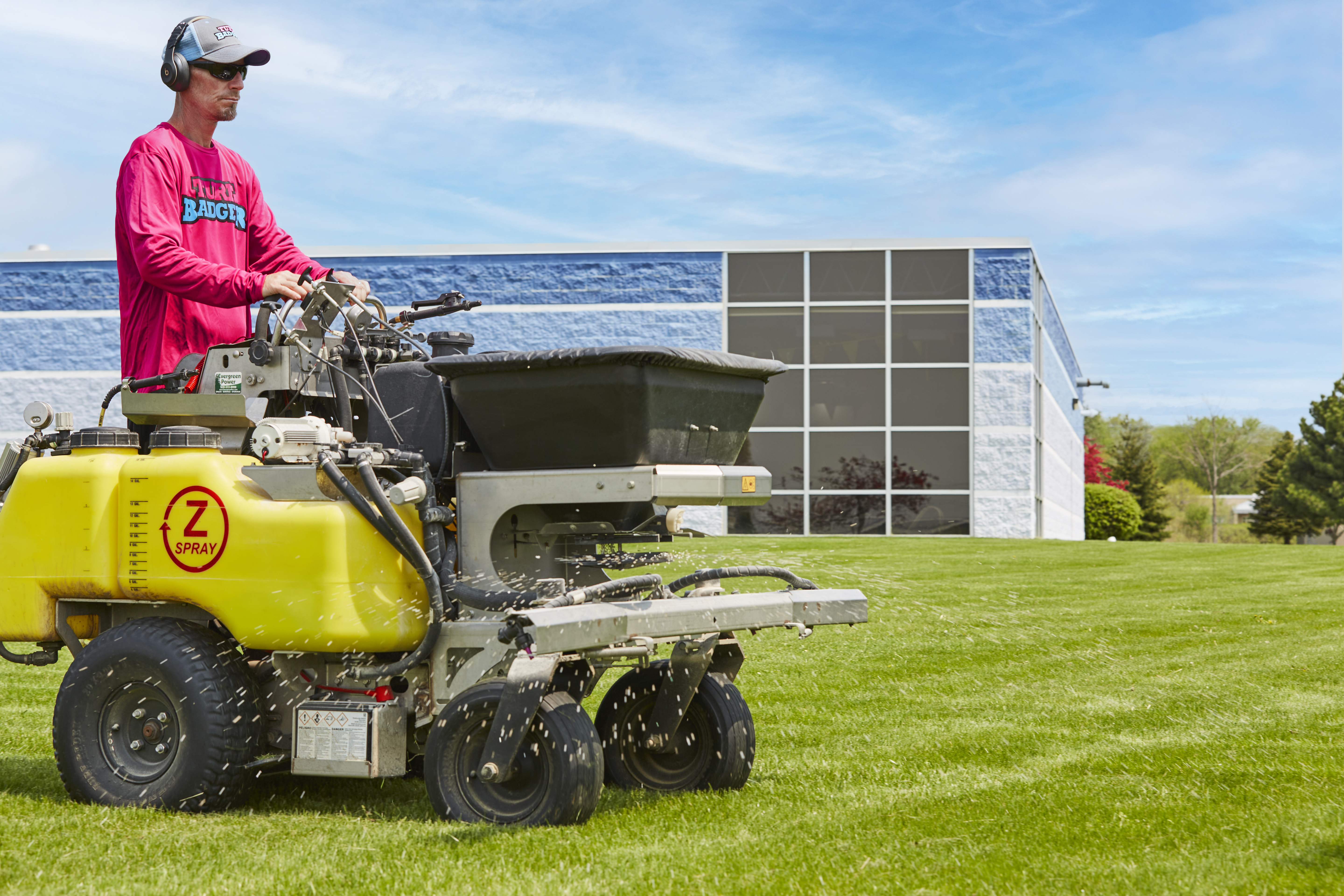 Commercial lawn clearance sprayer