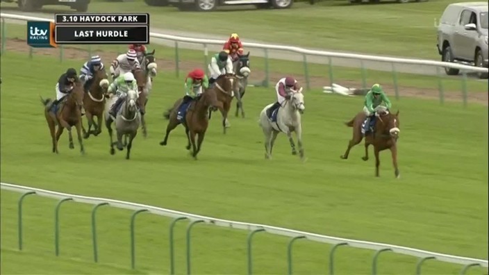 Silver Streak's late surge enough to win at Haydock | Racing