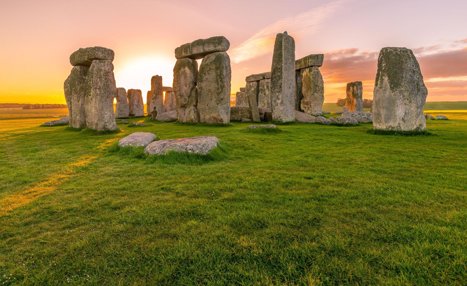 Blick auf Stonehenge im Sonnenaufgang