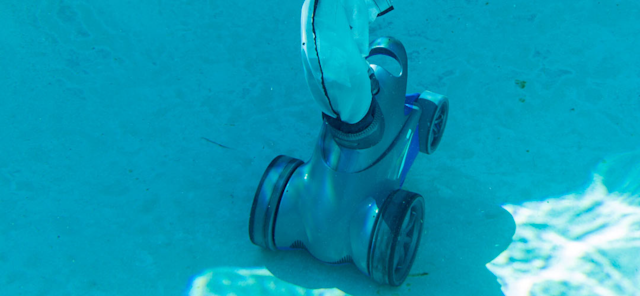 Swimming Pool Cleaners | Robotic Vacuums | Swimmingpool.com