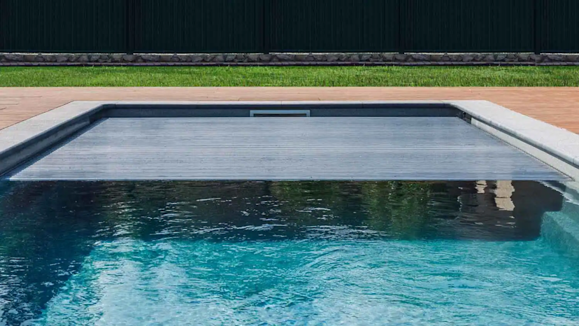 Swimming Pool with Automatic Cover
