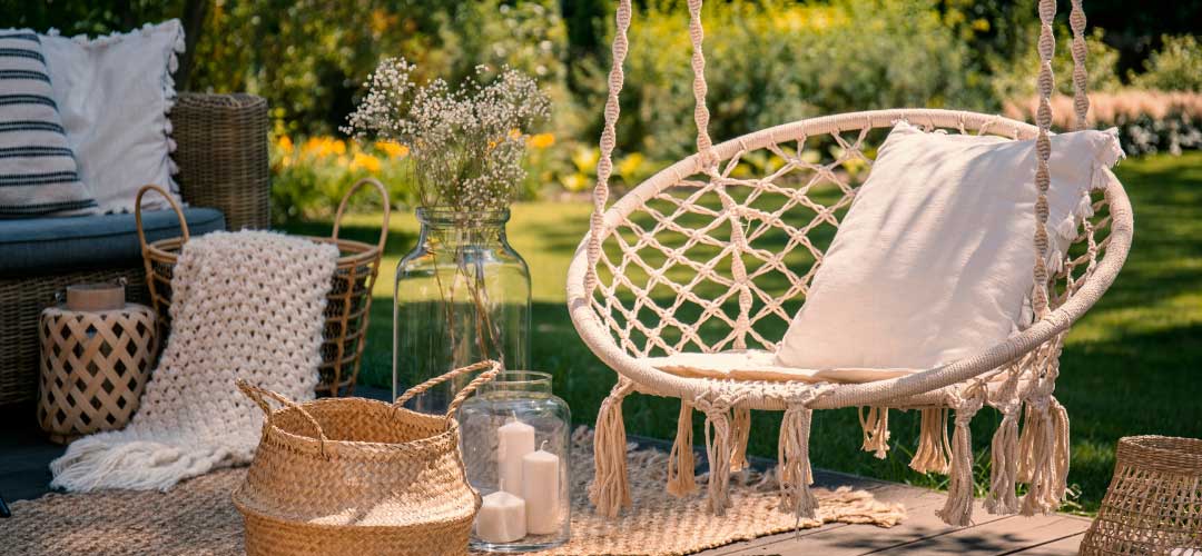 hanging-chair-backyard