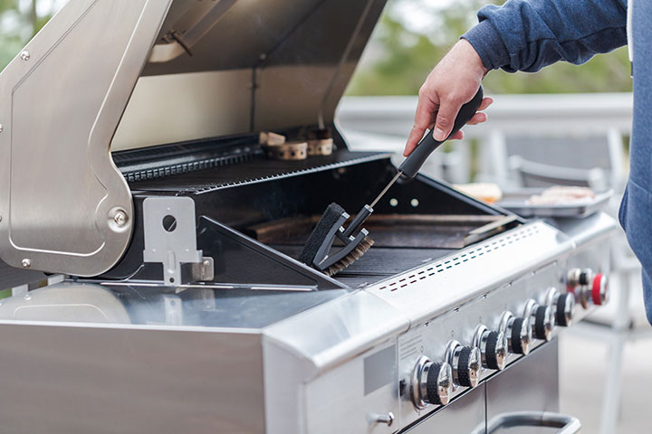 grill-cleaning