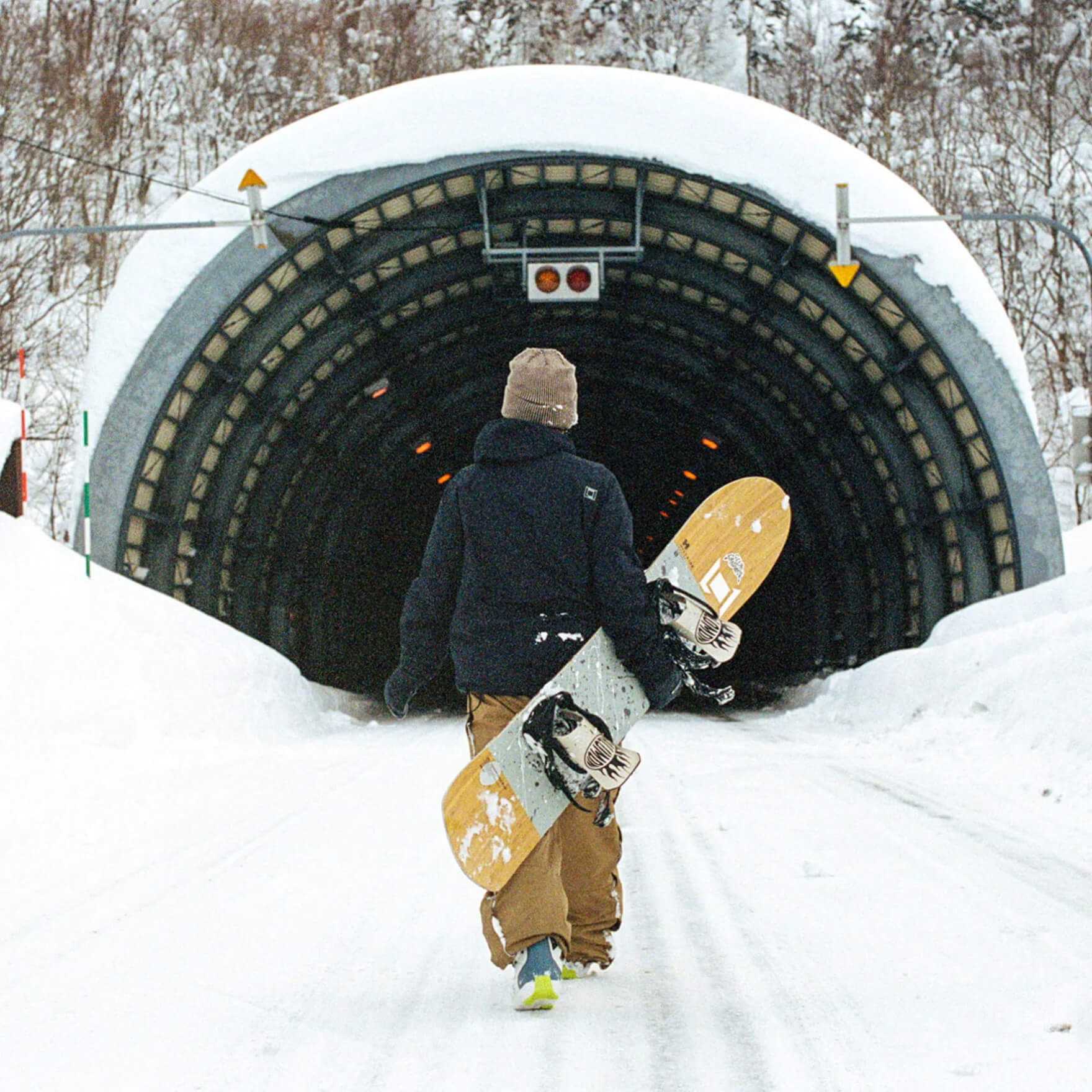 FW23-LP-HILLSIDE | Salomon