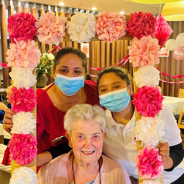 Bupa Bankstown team celebrate mothers day with crafty flower photo frame