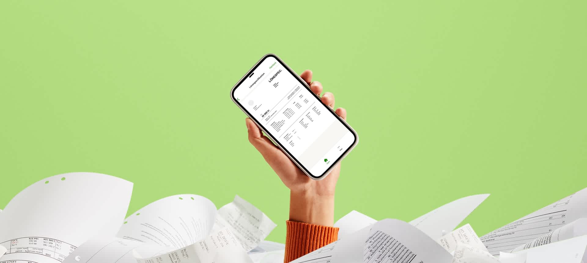 A hand holding a mobile phone with a payslip in Kivra's app on the screen.