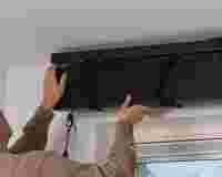 Houten jaloezie ophangen