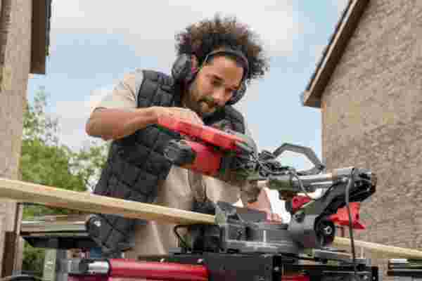 BUITEN  VAN MIJ MAKEN