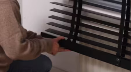 Hoe kort ik mijn houten jaloezieën in?