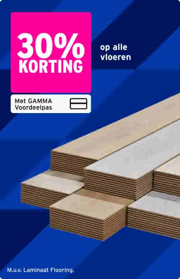Stapels laminaatvloeren op blauwe achtergrond met roze label '30% korting op alle vloeren' en GAMMA Voordeelpas logo.