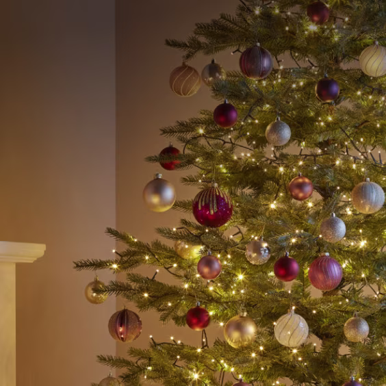 30% korting op alle kerstboomdecoratie