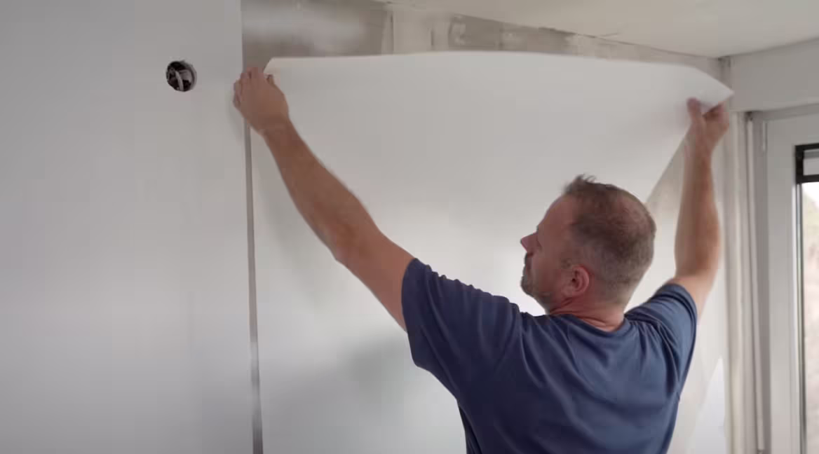 Hoe kan ik glasvezel behang aanbrengen?