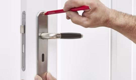 Hoe monteer ik het insteekslot van mijn binnendeur?