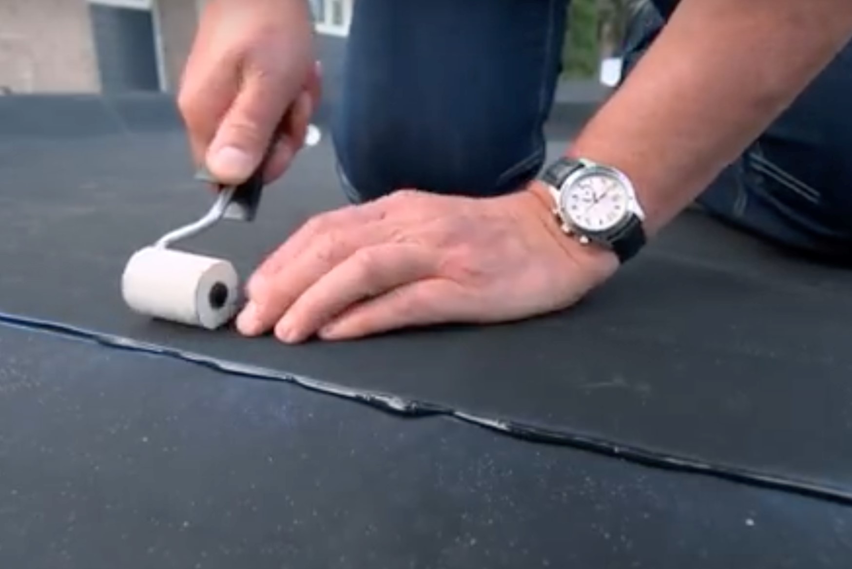 Plat dak bedekken met EPDM video en stappenplan GAMMA