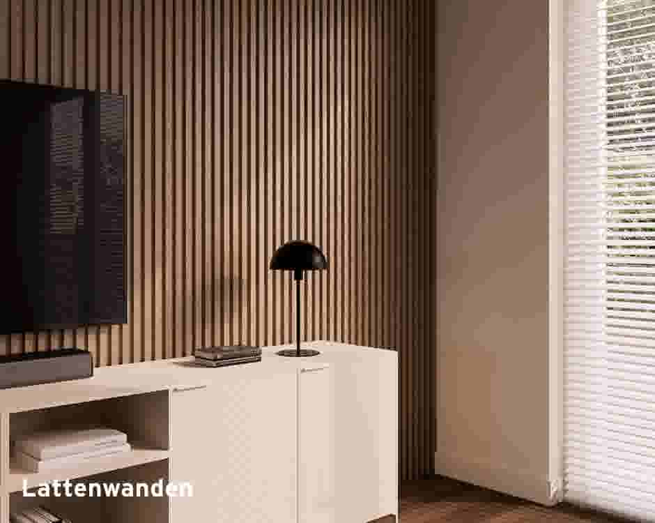 Moderne woonkamer met een houten lattenwand achter een tv-meubel, een zwarte tafellamp en witte jaloezieën voor het raam.
