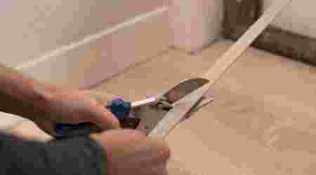 Thumbnail - Afbeelding - Plakplinten leggen