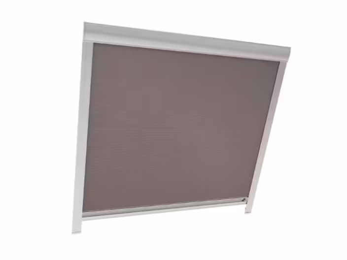 bruin rolgordijn voor een dakraam