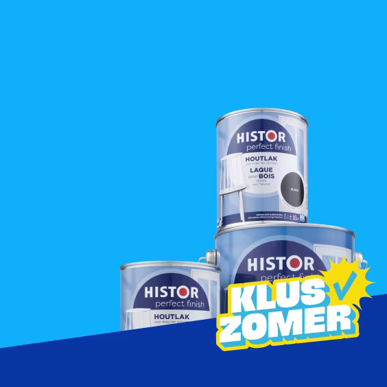 Drie blikken Histor Perfect Finish Houtlak op blauwe achtergrond met gele tekst 'Kluszomer'.