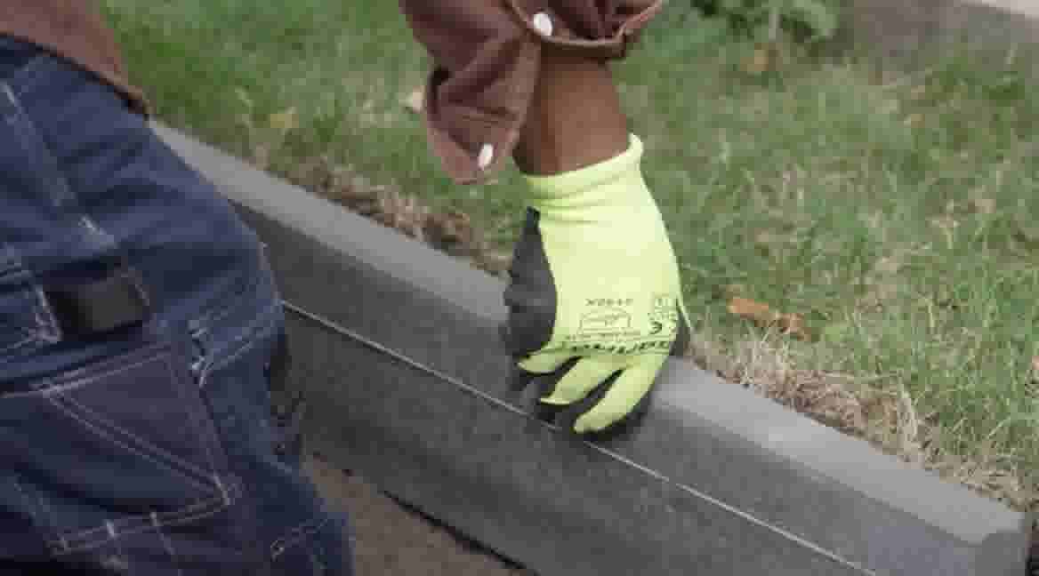 De opsluitbanden plaatsen