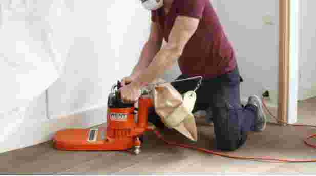 Hoe schuur ik mijn houten vloer? 