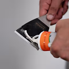 Muurvuller op plamuurmes